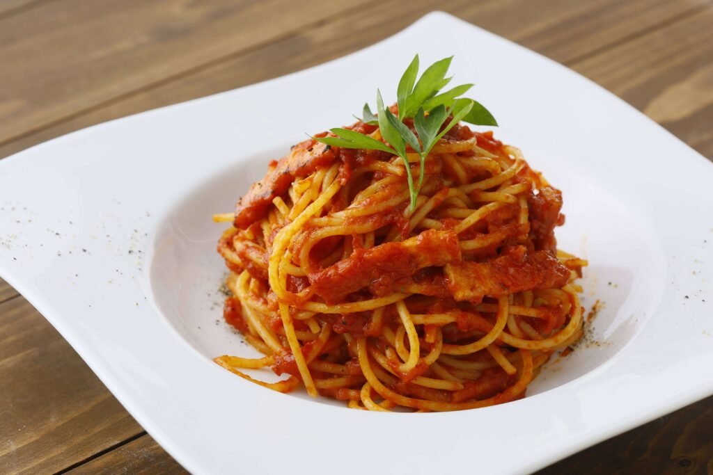 100g of cooked pasta showing a typical serving portion
